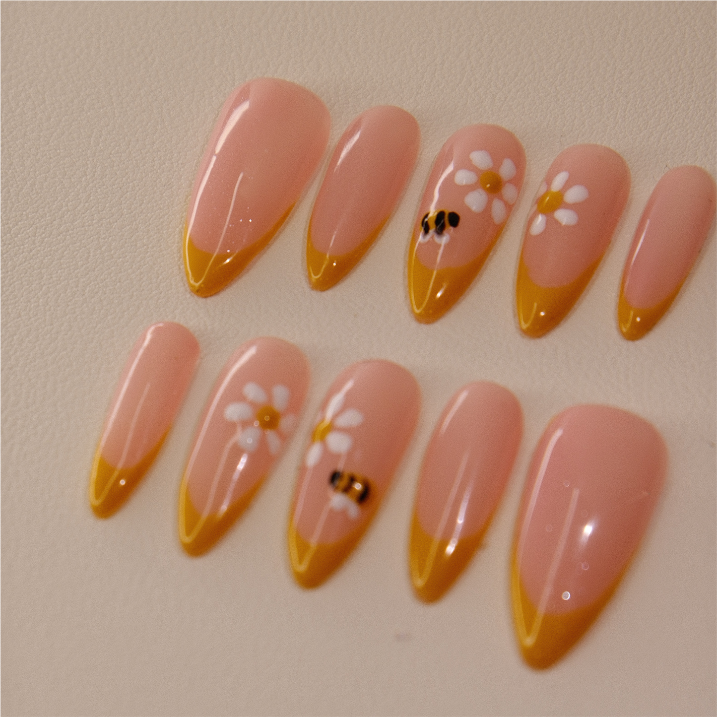 Honey Bee- Press ons nails